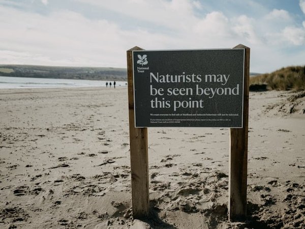 Découverte des plus belles plages naturistes en Corse : évasion et liberté